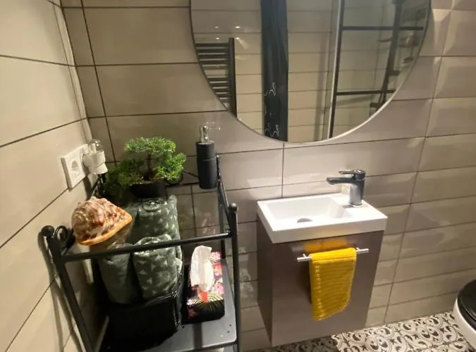 דירה Downtown Lair *