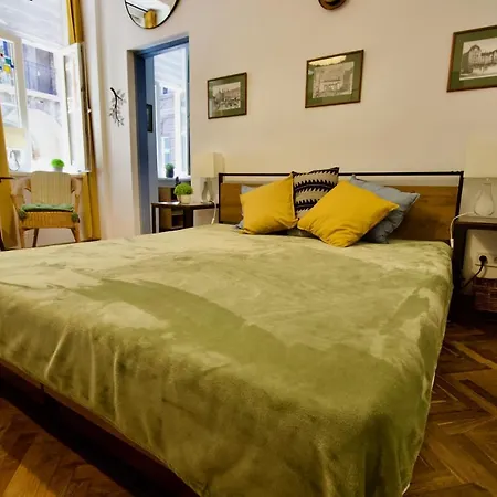 Downtown Lair Apartment *